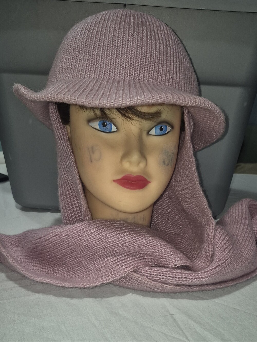 Vintage Womens Hat/Scarf Color Mauve